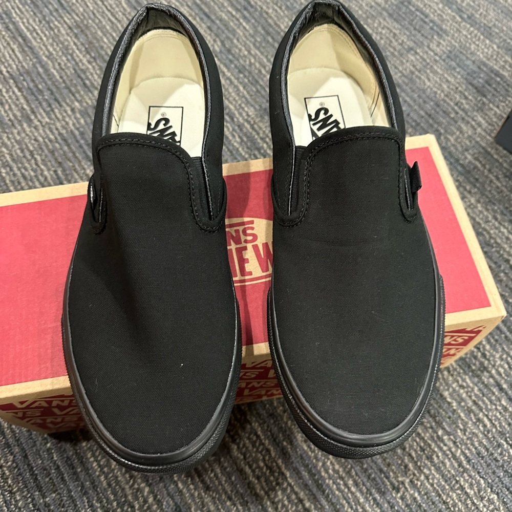 Men’s all black vans